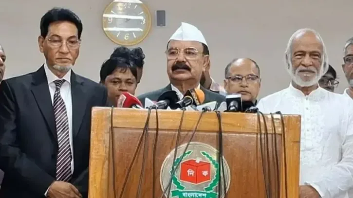 সংসদ থেকেই সংবিধান সংশোধন করতে হবে, রাস্তাঘাটে বলে লাভ নেই: গয়েশ্বর চন্দ্র রায়