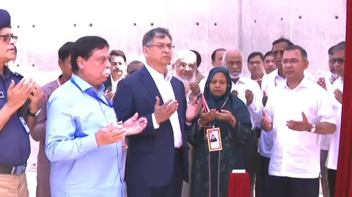 ওসমানী উদ্যানে জুলাই স্মৃতি স্তম্ভ উদ্বোধন করলেন প্রধানমন্ত্রী
