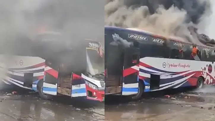 মহাখালী টার্মিনালে দাঁড়িয়ে থাকা প্রাইম পরিবহনের এসি বাসে আগুন