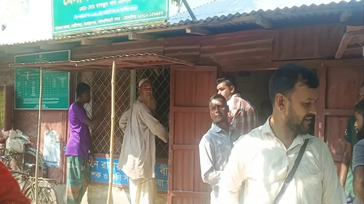 লালমনিরহাটে সার বিক্রিতে অনিয়ম, ডিলারকে ১০ হাজার টাকা জরিমানা
