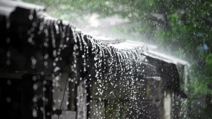 ৪ বিভাগে ভারি বৃষ্টির সতর্কতা জারি, পাহাড়ি এলাকায় ভূমিধসের আশঙ্কা