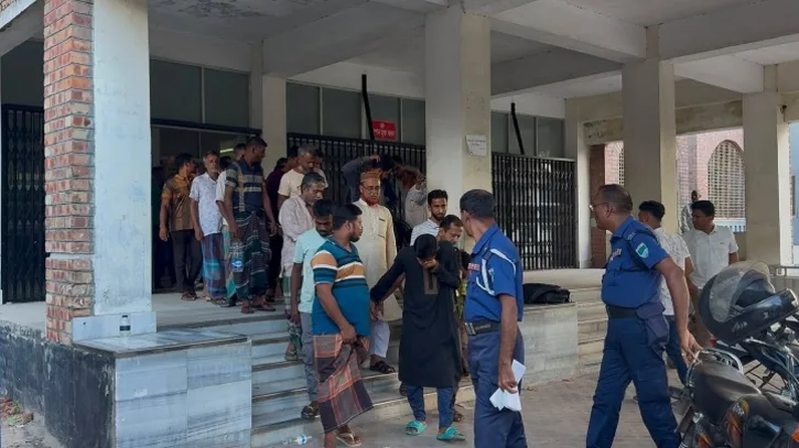 চাঁদাবাজির মামলায় সাতক্ষীরার জামায়াত নেতা ও সহযোগী কারাগারে