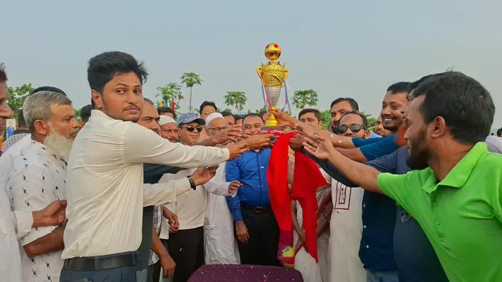গোসাইরহাটে খালেদা জিয়া স্মৃতি গোল্ডকাপ ফুটবল টুর্নামেন্টের উদ্বোধন