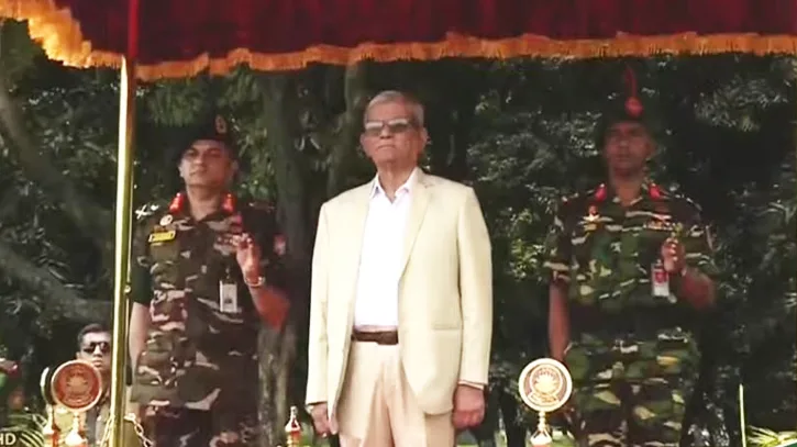 বঙ্গভবনে গার্ড অব অনার পেলেন রাষ্ট্রপতি মির্জা ফখরুল, দাপ্তরিক কার্যক্রম শুরু