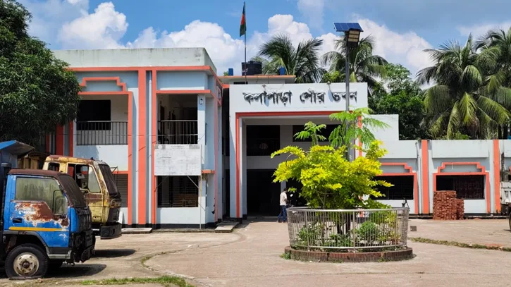 কলাপাড়া পৌরসভার পানি সেবায় চরম ভোগান্তি, নেপথ্যে দুর্নীতি-অনিয়মের অভিযোগ