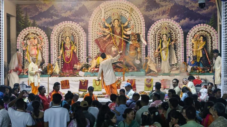আজ দুর্গোৎসবের মহানবমী, উৎসবে মুখর পূজামণ্ডপ