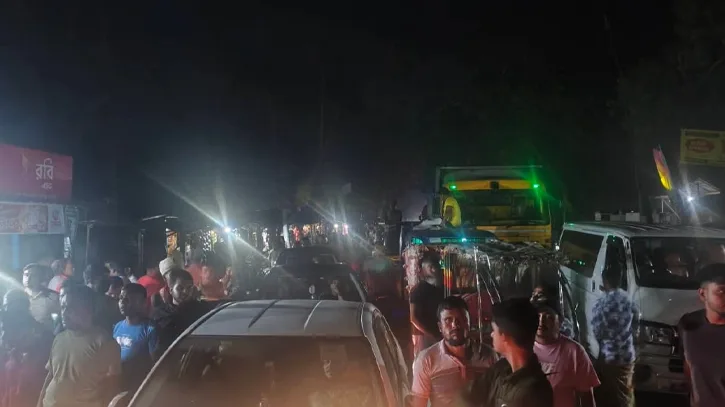 মাত্র ৫ টাকা টোল দিতে দেরি, যুবককে মারধরের অভিযোগে মহাসড়ক অবরোধ