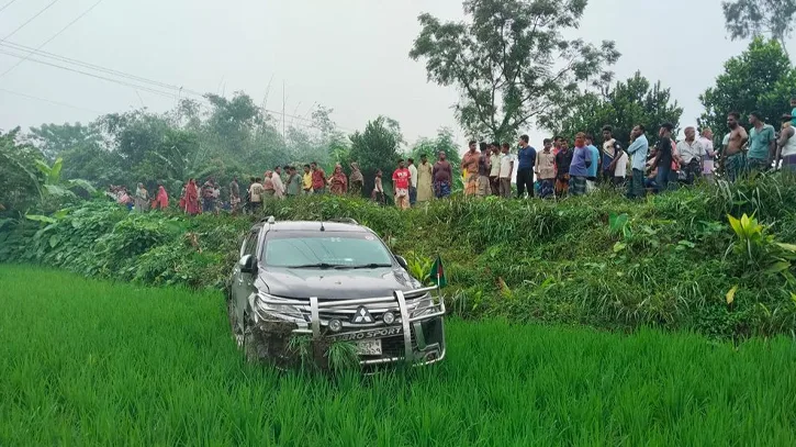 বগুড়ায় দুর্ঘটনার কবলে জনপ্রশাসন প্রতিমন্ত্রী, গাড়ির ধাক্কায় প্রাণগেল আহত বৃদ্ধার
