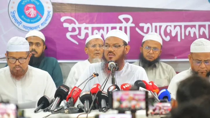 দলীয় অনুষ্ঠানে নারী সাংবাদিকদের পর্দা করে আসার নির্দেশ চরমোনাই পীরের