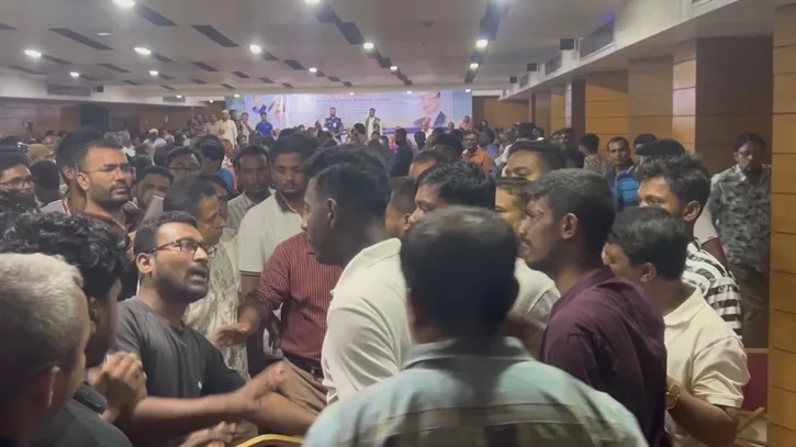 জ্বালানি প্রতিমন্ত্রীর সামনেই ছাত্রদলের দুই পক্ষের হট্টগোল-হাতাহাতি
