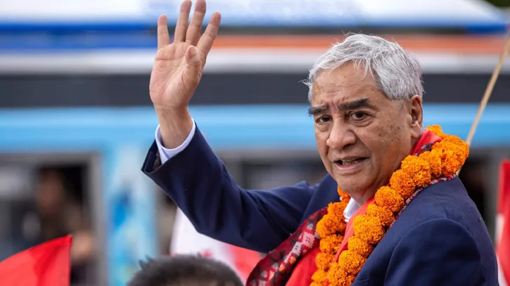 দেশে ফিরলেন নেপালের সাবেক প্রধানমন্ত্রী