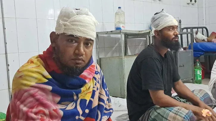 নড়াইলে মাদক বিক্রিতে বাধা দেওয়ায় ৬ জনকে কুপিয়ে জখম
