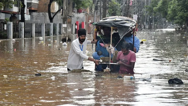 বন্যায় বিপর্যস্ত আসাম, শতকের পথে প্রাণহানি
