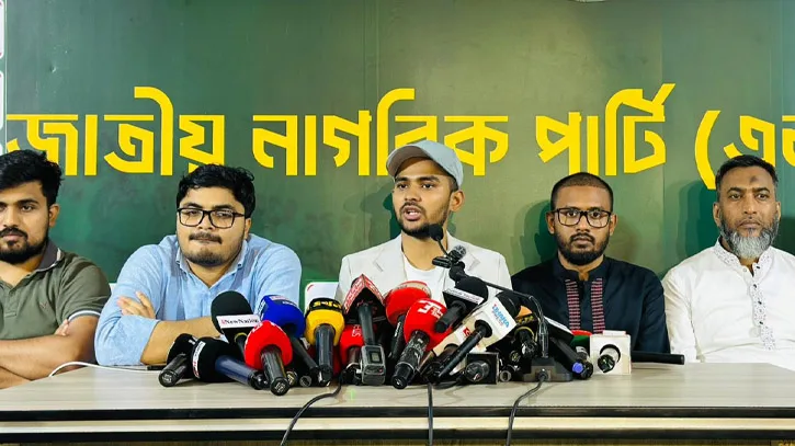 ২৪ ঘণ্টায়  ক্ষমা না চাইলে দুদকের বিরুদ্ধে মামলা: আসিফ মাহমুদ