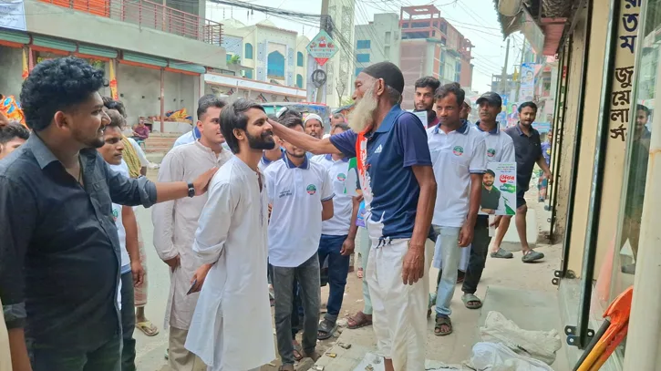 ৩৬ জুলাই বুকে ধারণ করে ৩৬ দফা নিয়ে মেয়র পদে প্রচারণায় আবিদ সৌরভ