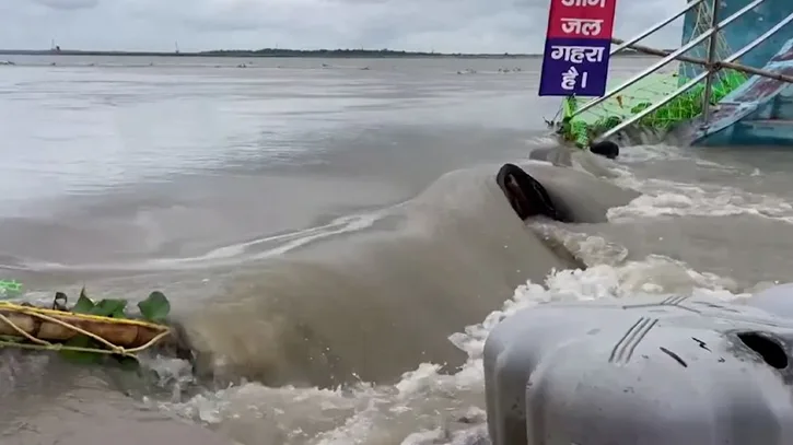 বন্যা-ভূমিধসে বিপর্যস্ত উত্তর-পূর্ব ভারত, প্রাণহানি বেড়ে ৯৫