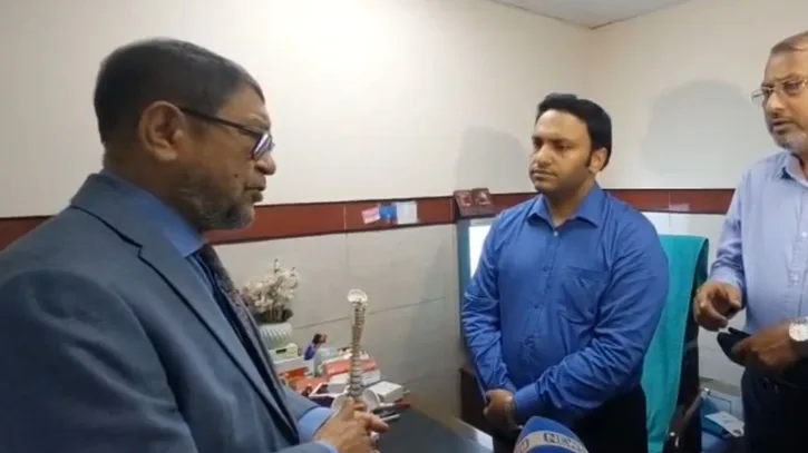 সরকারি অফিস চলাকালীন প্রাইভেট ক্লিনিকে চিকিৎসা, বরখাস্ত চিকিৎসক