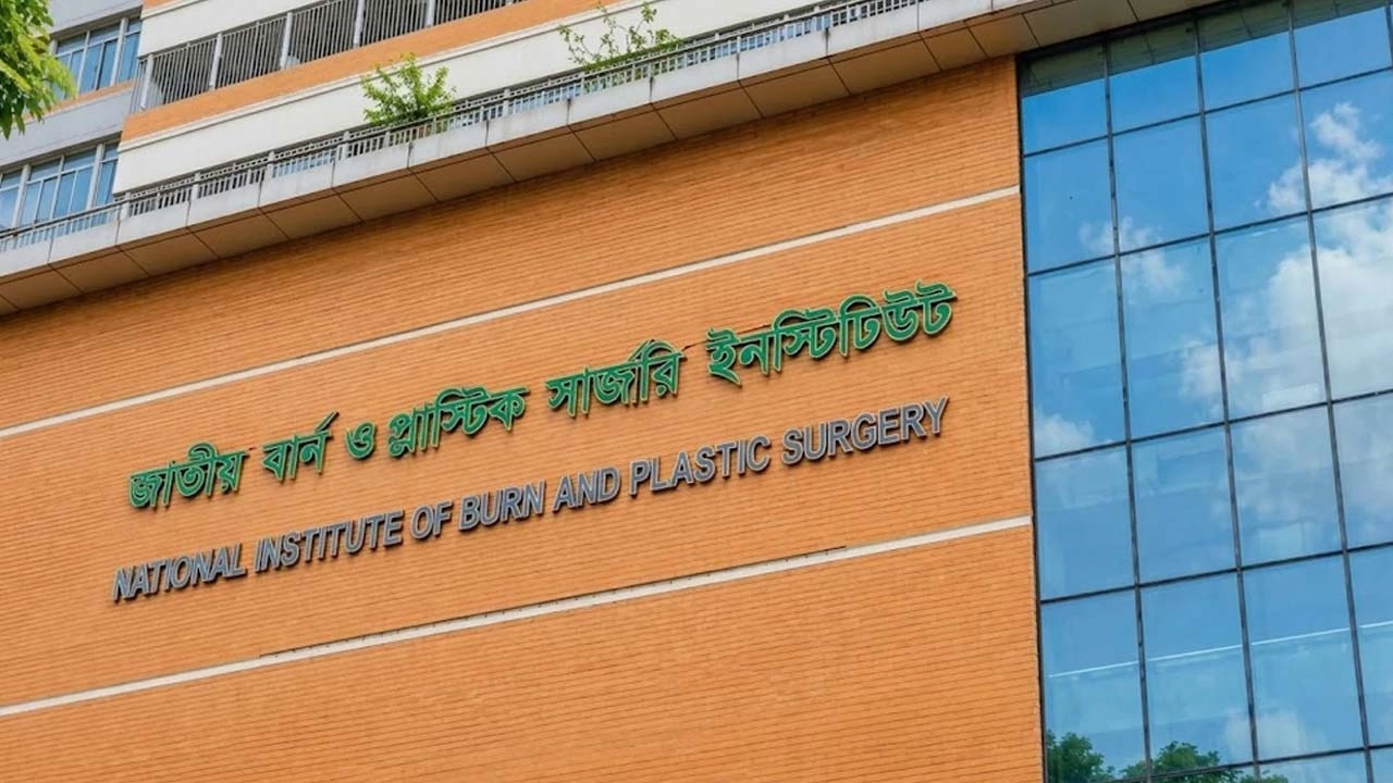 নারায়ণগঞ্জে গ্যাস লিকেজে আগুন, শিশুসহ একই পরিবারের ৩ জন দগ্ধ