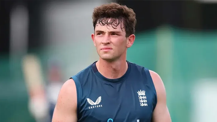 মাত্র ২৫ বছরেই ক্রিকেটকে বিদায় জানালেন ইংলিশ পেসার