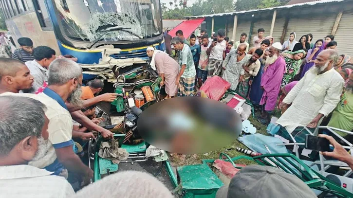 কিশোরগঞ্জে বাসের ধাক্কায় প্রাণগেল ২ জনের