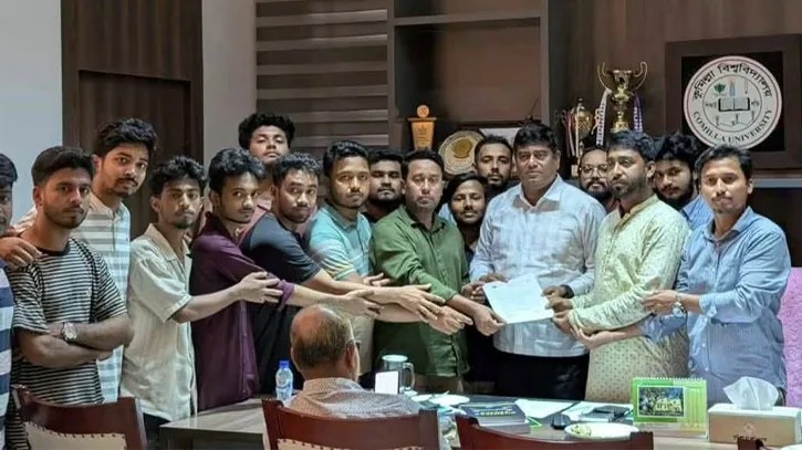 কুবিতে ডেঙ্গু প্রতিরোধে ছাত্রদলের ১০ দফার স্মারকলিপি