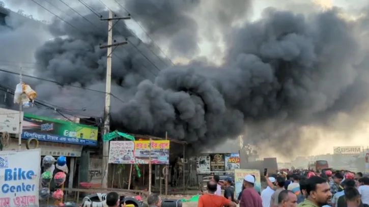 নারায়ণগঞ্জে কেমিক্যাল গোডাউনে ভয়াবহ আগুন