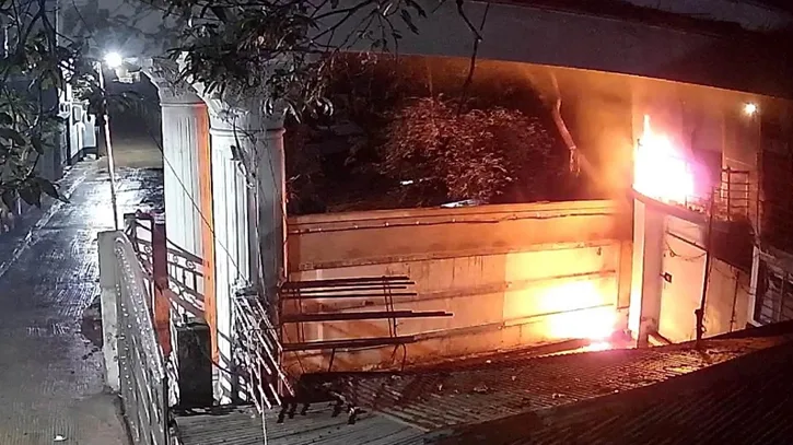 চট্টগ্রামে সাবেক শিক্ষামন্ত্রী নওফেলের বাসভবনে আগুন