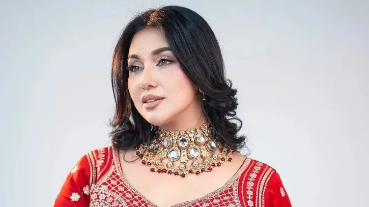 নেপাল থেকে হঠাৎ লাইভে এসে কী প্রশ্নের জবাব দিলেন অপু বিশ্বাস?