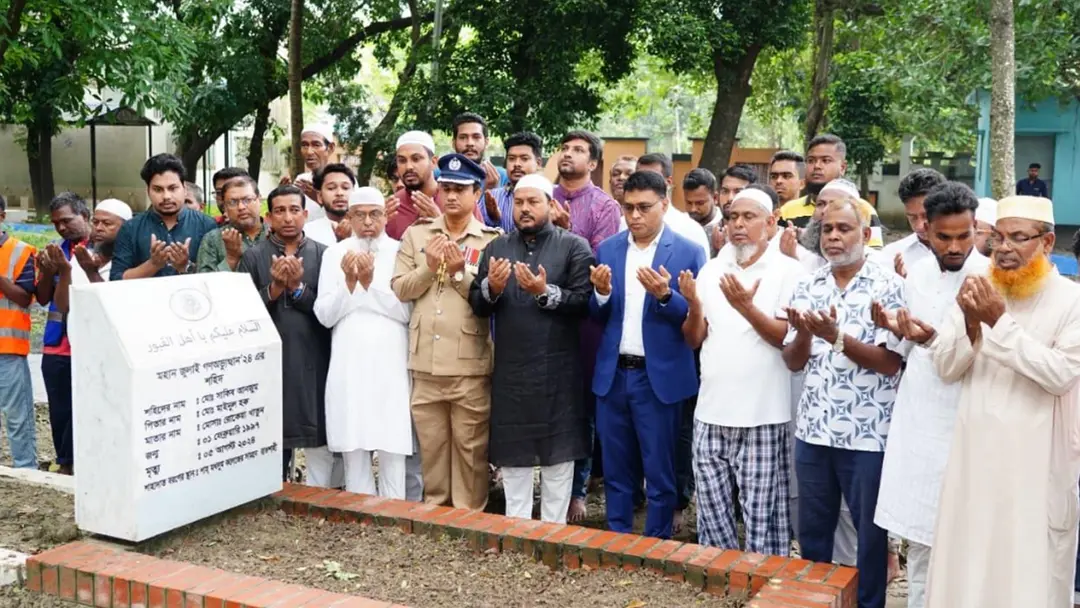 রাজশাহীতে জুলাই গণঅভ্যুত্থান দিবস পালিত,স্মৃতিস্তম্ভে শ্রদ্ধা নিবেদন