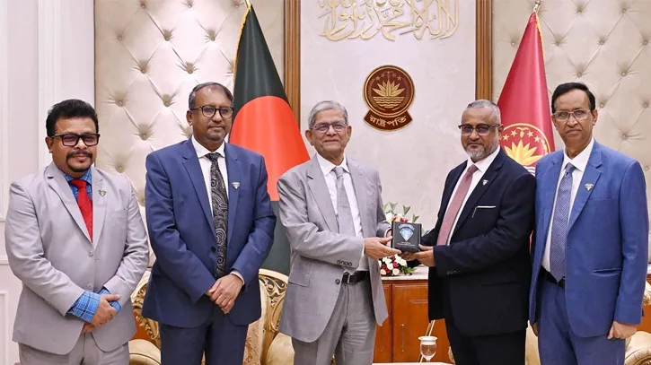 ‘প্রভাবশালী হলেও দুর্নীতিবাজদের আইনের আওতায় আনতে হবে’