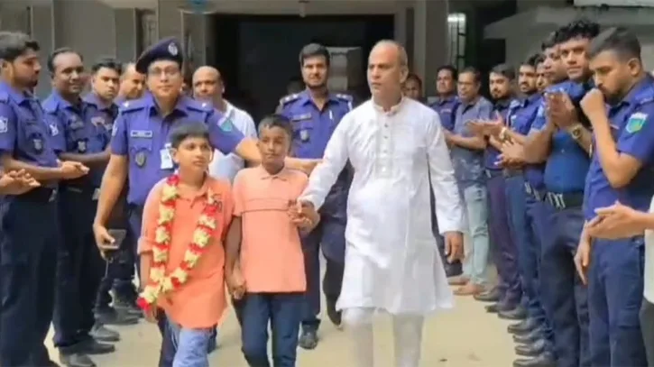 সিরাজগঞ্জে পুলিশ কনস্টেবল রওশন আলীকে রাজকীয় বিদায়