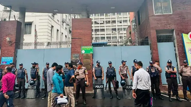 সচিবালয়ের সামনে অতিরিক্ত পুলিশ মোতায়েন