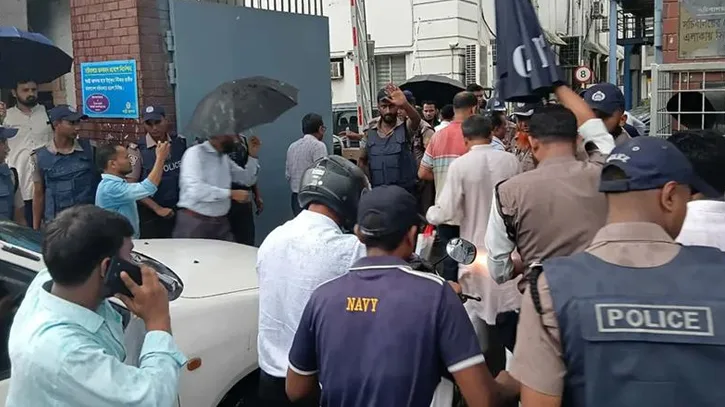 ১ ঘণ্টা পর খুলে দেওয়া হলো সচিবালয়ের প্রধান ফটক