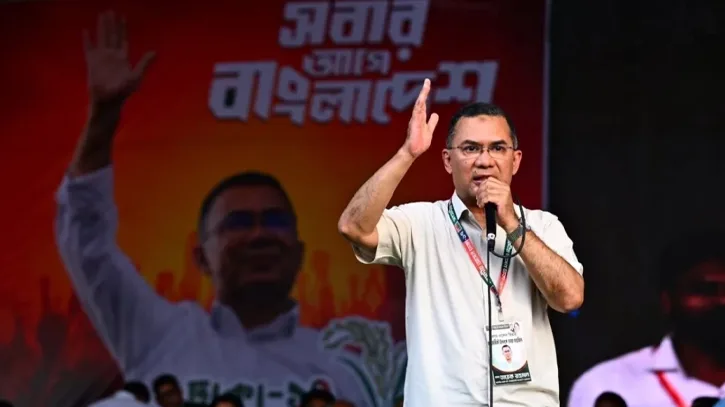 পেছনে বসে ফ্যানের বাতাস খাচ্ছে আর সামনে বলছে ‘বিদ্যুৎ চাই-বিদ্যুৎ চাই’: প্রধানমন্ত্রী