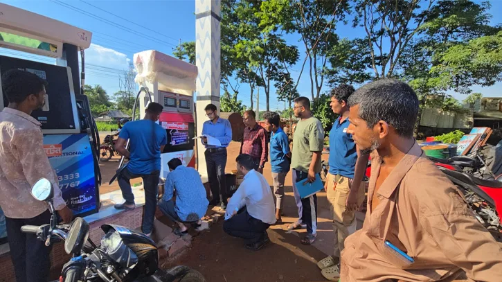 পলাশ ফিলিং স্টেশনে ৩ মেশিনে তেল কম দেওয়ায় অর্থদণ্ড