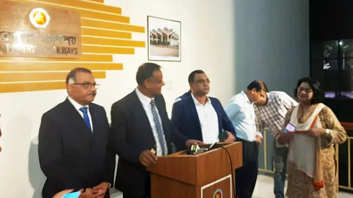 ‘আন্তদেশীয় ট্রেন চালুর সিদ্ধান্ত হয়নি, প্রস্তাব পেলে পরীক্ষা হবে’