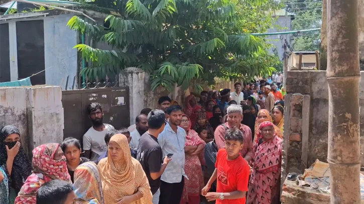 মাকে হত্যার পর দুই সন্তানকে ঘরে তালাবদ্ধ করে পালালেন বাবা