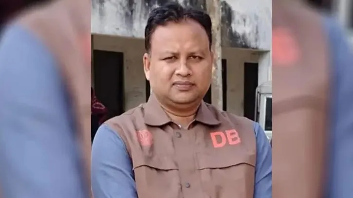 মাদক ও অস্ত্র উদ্ধারে বিশেষ অবদান, সম্মাননা পেলেন ডিবির এসআই মতিউর
