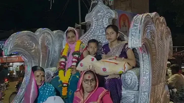 ২০০ বছরের প্রতীক্ষা শেষে ঘরে এলো কন্যাসন্তান, রাজকীয় আয়োজনে বরণ